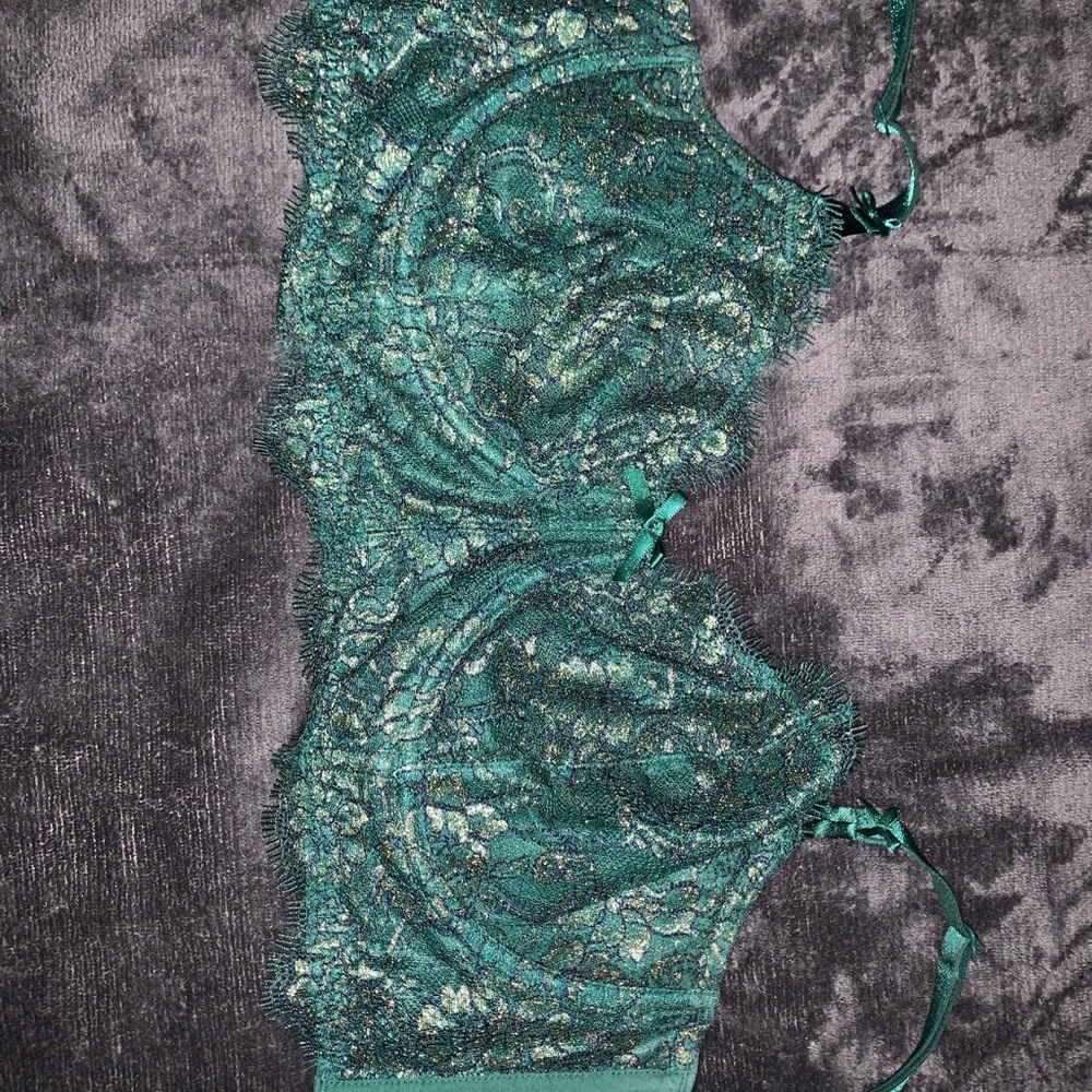 Victoria’s Secret Bra 34DD